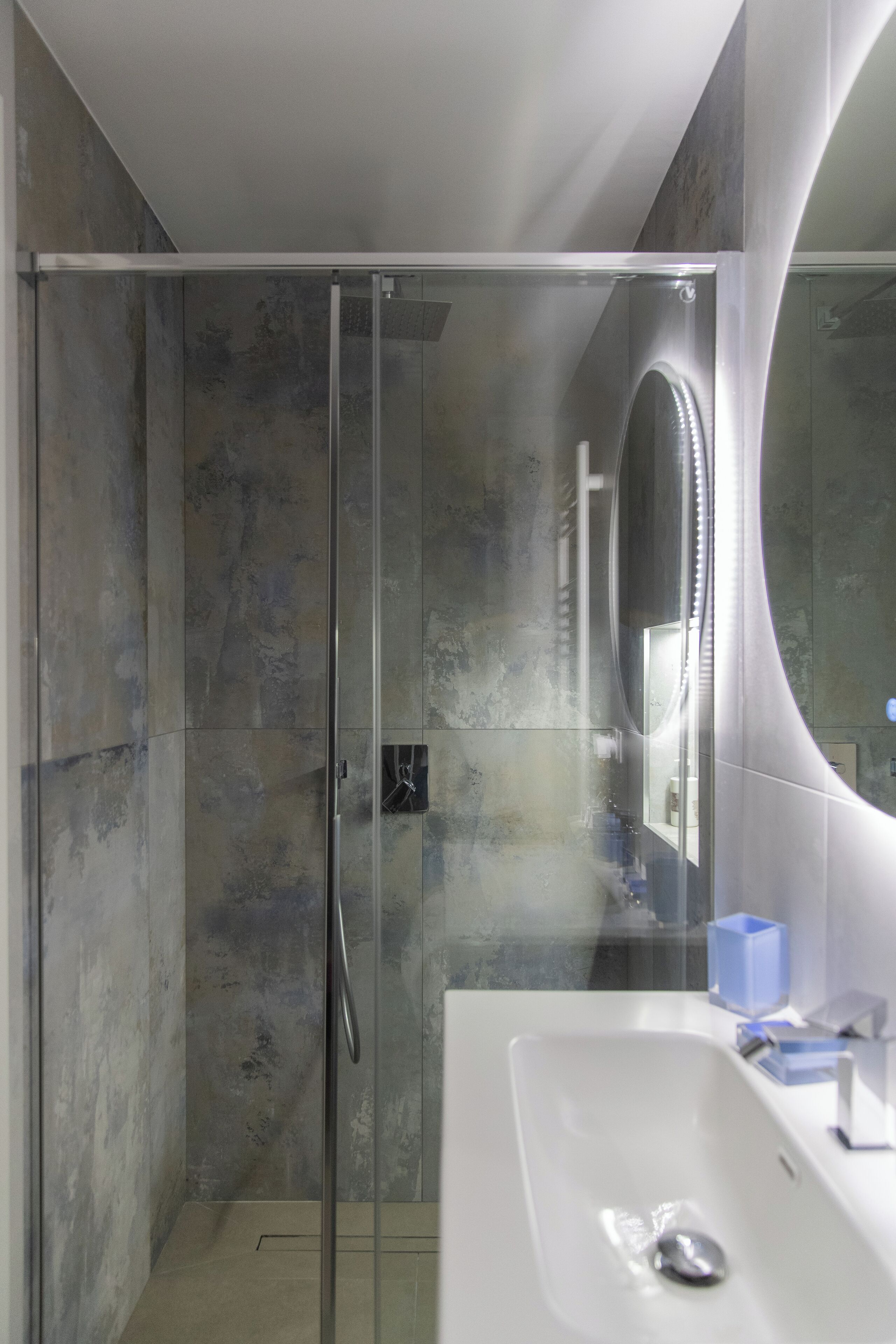 Shower, jetted tub, hair dryer, bidet