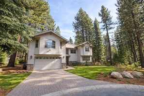 Exterior - Cozy 5 BR Home, Close to Heavenly, Mountain Bike Trails, & Downtown (SL371) (Stateline)