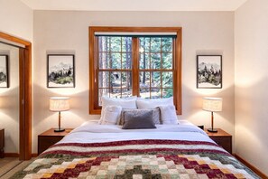 5 bedrooms, iron/ironing board, free WiFi, bed sheets - Cozy 5 BR Home, Close to Heavenly, Mountain Bike Trails, & Downtown (SL371) (Stateline)