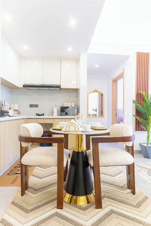 Dining - Riara One 1BR in Lavington next to The Junction Mall - with Pool & Gym (Nairobi)