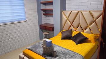 3 bedrooms, iron/ironing board, internet, bed sheets