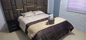 3 bedrooms, iron/ironing board, Internet, bed sheets