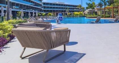 Deluxe Studio Beach Class Summer Resort w/ Pool & Jacuzzi