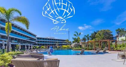 Deluxe Studio Beach Class Summer Resort w/ Pool & Jacuzzi