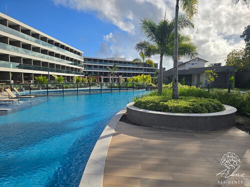 Deluxe Studio Beach Class Summer Resort w/ Pool & Jacuzzi