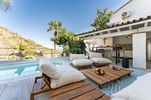 Villa | Pool | Indoor pool, outdoor pool - Yoga and Relaxation Retreat in the Heart of Nature (Málaga)