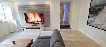 Beachfront vacation apartment "Ostseebrise" in Wendtorf with fenced garden - Hun