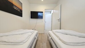2 bedrooms, iron/ironing board, travel cot, free WiFi - Beachfront vacation apartment "Ostseebrise" in Wendtorf with fenced garden - Hun (Wendtorf)