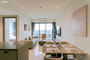 Apartamento luxo, sacada, vista para a cidade | Parte interna