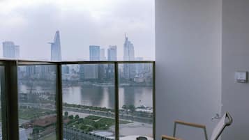 Departamento Deluxe, balcón, vista a la ciudad | Áreas de la propiedad