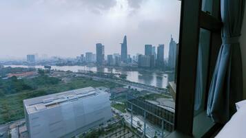 Departamento Deluxe, balcón, vista a la ciudad | Interior