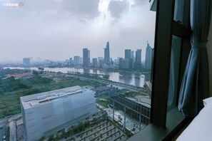 Apartamento luxo, sacada, vista para a cidade | Parte interna