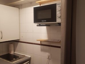 Apartment | Private kitchen - Romantic Apartment in Sevilla Near Giralda (Seville)