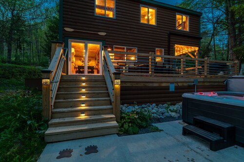 Cozy Cabin w/ hot tub, 2 mi from Lake George, 24 acres, fireplace