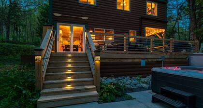 Cozy Cabin w/ hot tub, 2 mi from Lake George, 24 acres, fireplace