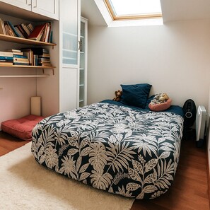 3 bedrooms, iron/ironing board, Internet, bed sheets
