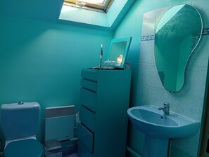 Hair dryer, towels, soap, toilet paper - Like in the country, house 5 min from Paris 13 terrace, garden and barbecue! (Ivry-sur-Seine)