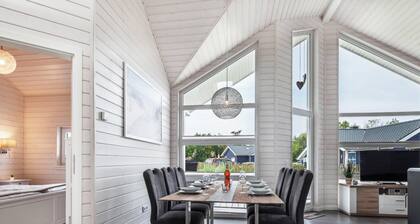 Vacation home with trampoline, sauna & fireplace - up to 3 dogs - fully fenced