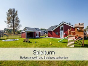 Children’s area - Vacation home with trampoline, sauna & fireplace - up to 3 dogs - fully fenced (Schönberg (Holstein))