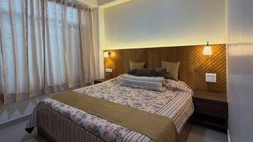 2 bedrooms, iron/ironing board, WiFi (free), bed sheets