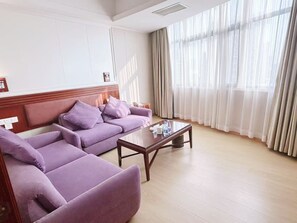 Living area - Shenzhen Xing Wei Yifeng Hotel (Shenzhen)