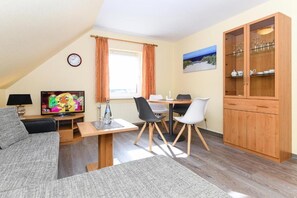 Apartment | Living area | TV