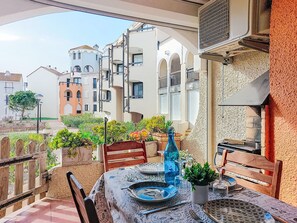 Outdoor dining - Dominica by Interhome (Le Barcarès)