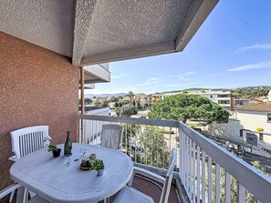 Outdoor dining - Le Saint François by Interhome (Saint Aygulf)