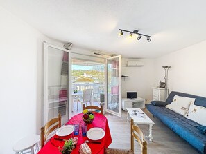 TV - Le Saint François by Interhome (Saint Aygulf)