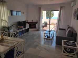 Smart TV - Two bedrooms sea view apartment in Calahonda (Mijas)