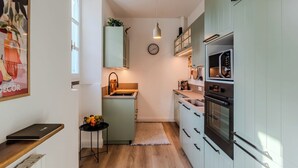 Kühlschrank, Mikrowelle, Ofen, Geschirrspüler