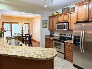 Fridge, microwave, oven, stovetop - Beautiful Rustic Mountain Getaway at Elkmont (Banner Elk)