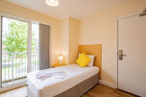 4 chambres, fer et planche à repasser, Wi-Fi, draps fournis