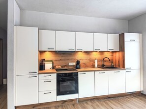 Refrigerador, microondas, horno y lavavajillas 