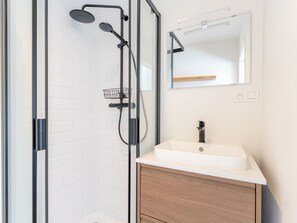 Bathroom - Studio 4.3 with balcony & airco by Interhome (Bredene)