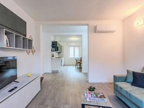 TV - Piazzetta by Interhome (Dongo)