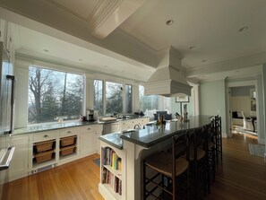 Private kitchen - Peaceful 6-bedroom house in charming Harbor Springs (Harbor Springs)