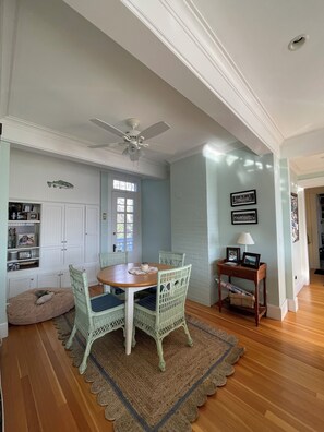 Dining - Peaceful 6-bedroom house in charming Harbor Springs (Harbor Springs)