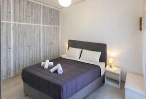 2 bedrooms, iron/ironing board, Internet, bed sheets -  360view - Penthouse apartment - large terrace - 5min from center (Chios)