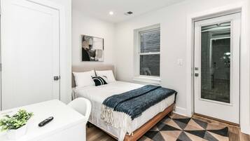 Desk, iron/ironing board, WiFi, bed sheets