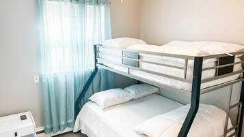 2 bedrooms, iron/ironing board, WiFi, bed sheets