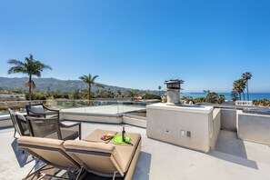 Terrace/patio - NEW/5* Rated/La Jolla Shores/Open July 4th/Hot Tub/Sauna/Walk to Beach (La Jolla)