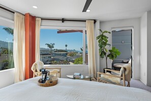 4 bedrooms, desk, iron/ironing board, WiFi - NEW/5* Rated/La Jolla Shores/Open July 4th/Hot Tub/Sauna/Walk to Beach (La Jolla)
