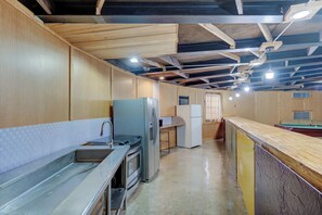 Interior - Water tank conversion. Spacious 4-bed 2-bath in enchanting Minden. (Minden)