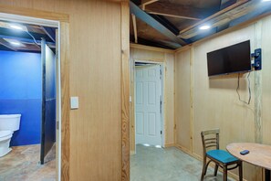 Interior - Water tank conversion. Spacious 4-bed 2-bath in enchanting Minden. (Minden)