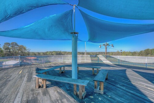 Water tank conversion. Spacious 4-bed 2-bath in enchanting Minden.