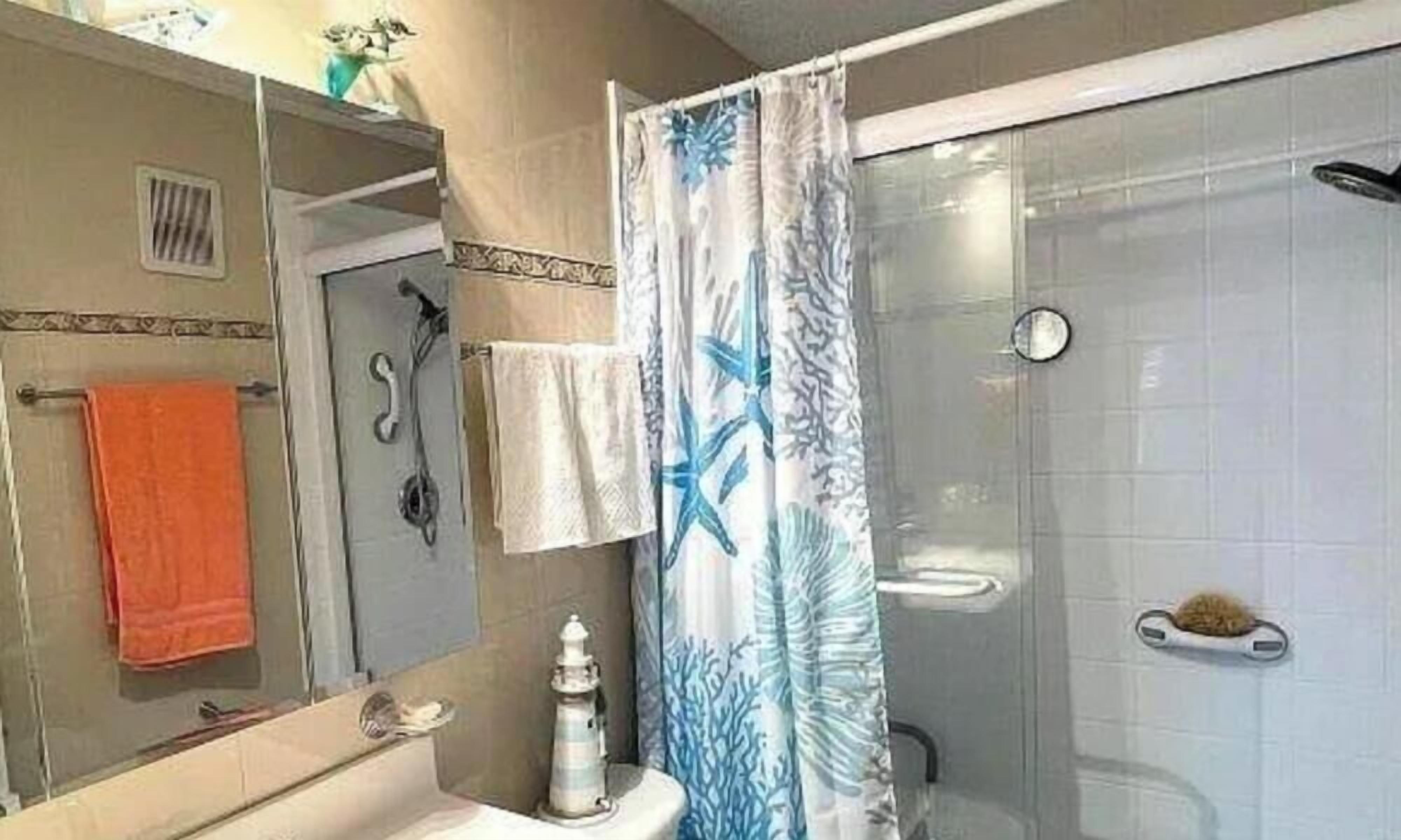 Douche, bidet, serviettes fournies