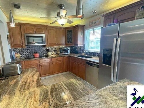 Cozy 2-bedroom condo in peaceful Seminole, 2200 monthY 8 min beach, walk to ma