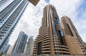 House - Tranquil 2BR Marina View at Iris Blue (Dubai)