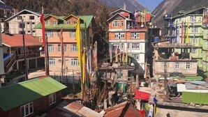 A mountainous village with colorful buildings and a clear sky. - Juniper Mountain Resort (Lachen)